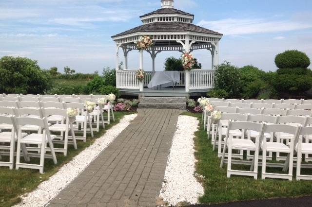 The Gazebo For Wedding Ceremonies Overlooking The Seas At White Cliffs Country Club In Plymouth, Ma